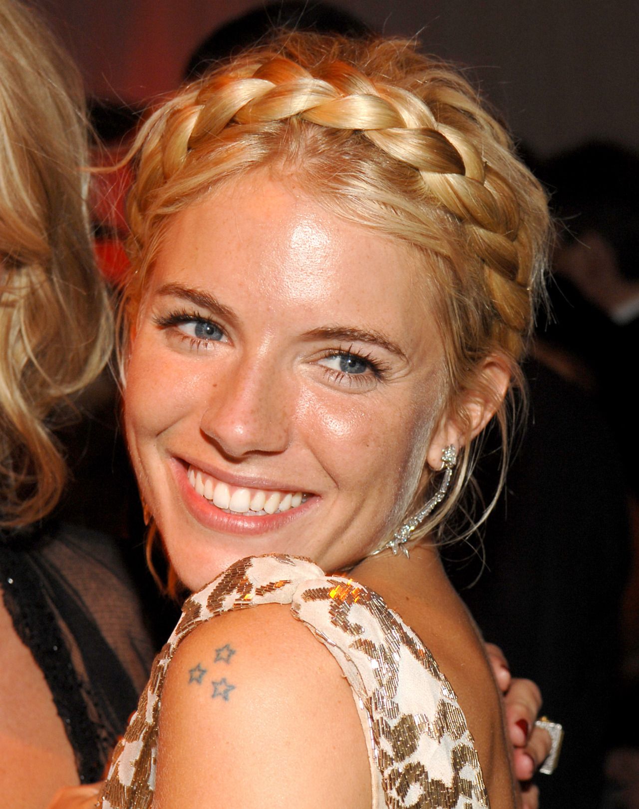Most Popular Low Haloed Braided Hairstyles Regarding Yahoo Beauty — Best Golden Globes Beauty Of All Time (View 17 of 20)