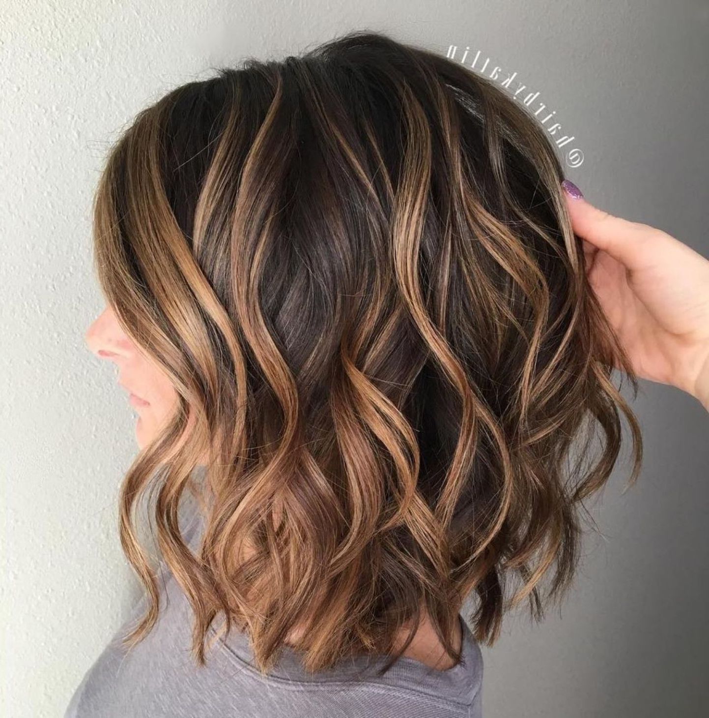70 Brightest Medium Layered Haircuts To Light You Up In 2019 For Favorite Shoulder Length Wavy Layered Hairstyles With Highlights (View 4 of 20)