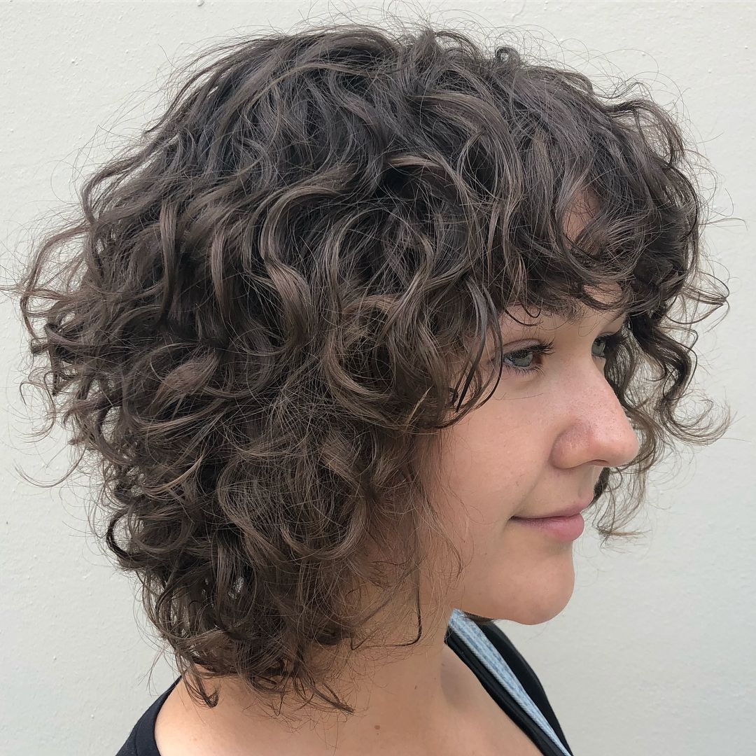 Must Try Medium Length Layered Haircuts For 2019 In Well Known Shoulder Length Feathered Hairstyles With Bangs (View 9 of 20)