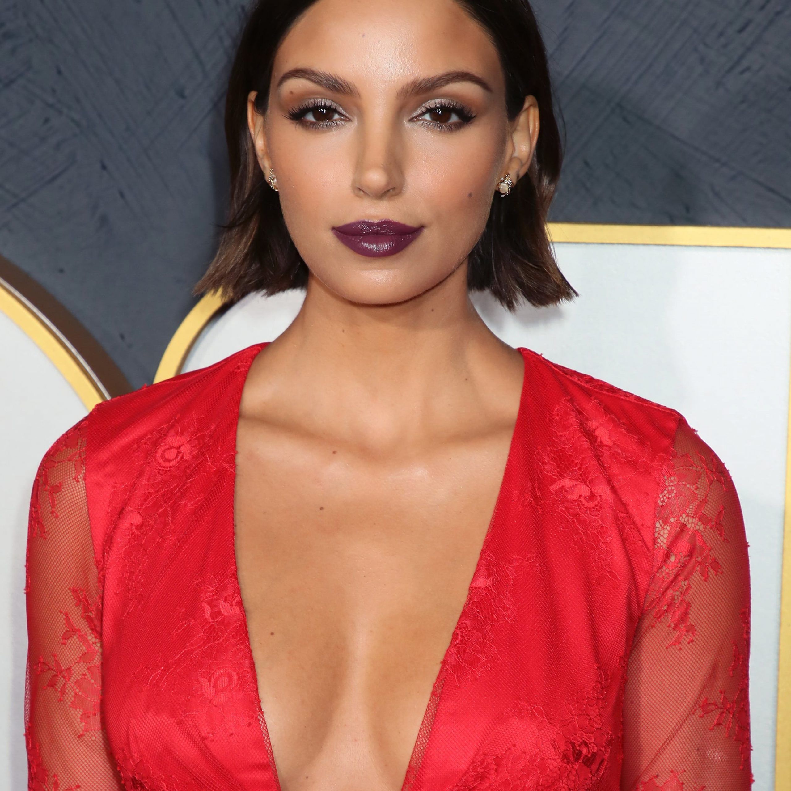 Nadia Gray's Long Bob With Razored Ends At The Emmys 2019 Intended For Best And Newest Razored Gray Bob Hairstyles With Bangs (View 9 of 20)