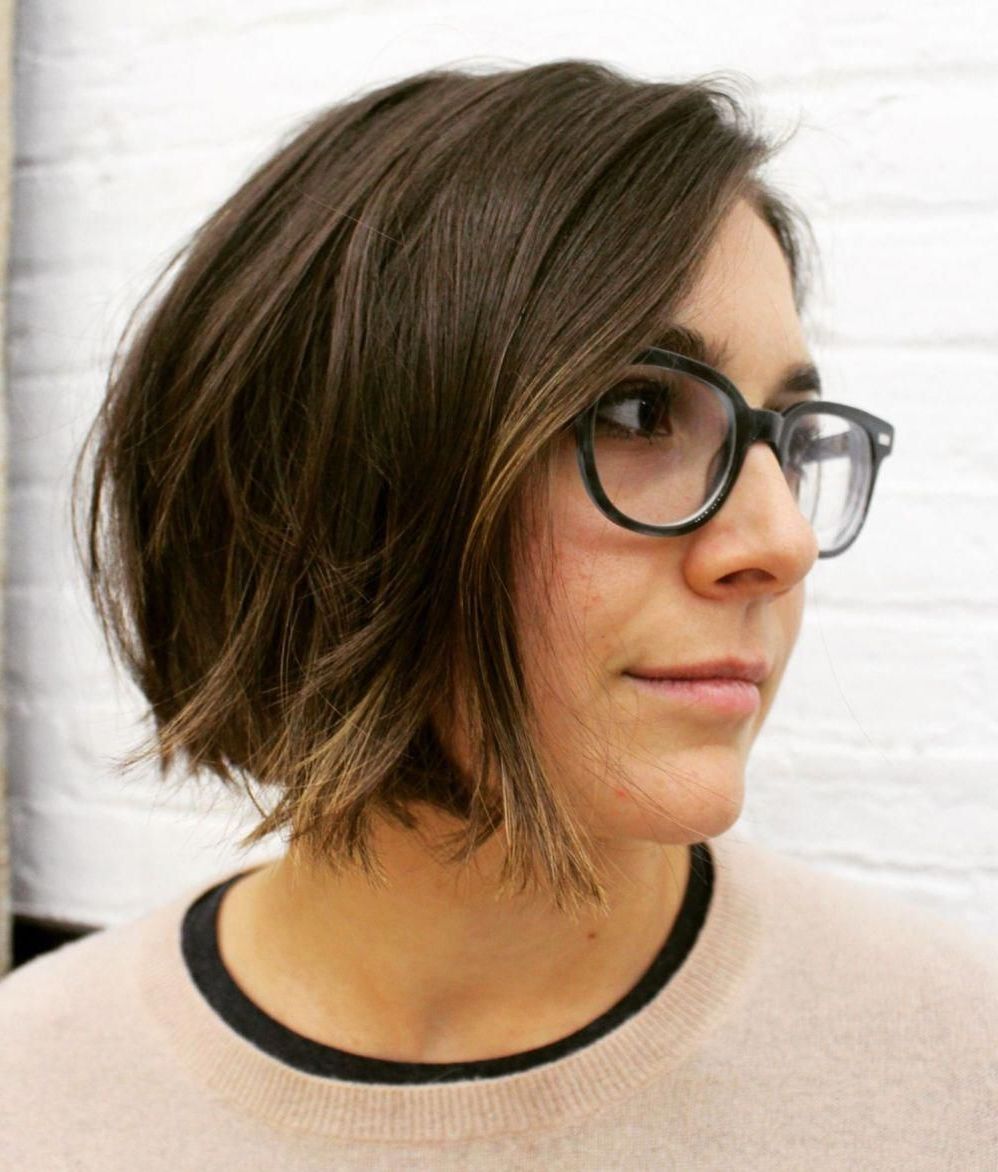 Side Parted Bob With Textured Ends #bobhaircutsforroundfaces Throughout Side Parted Bob Hairstyles With Textured Ends (View 2 of 20)