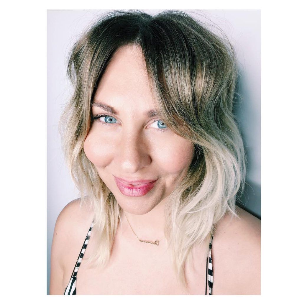 Well Known Beach Blonde Medium Shag Haircuts Throughout Women's Curtained Shaggy Bob With Natural Messy Beach (View 9 of 20)
