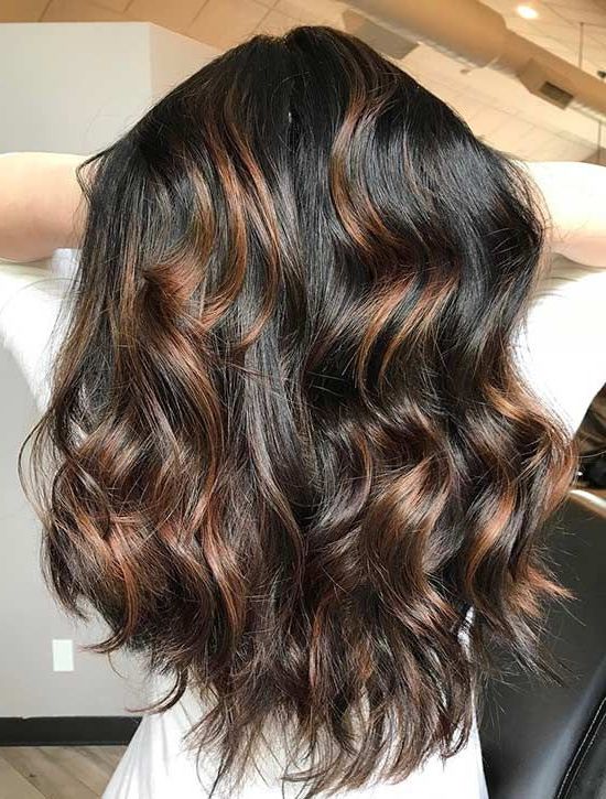Recent Tight Chocolate Curls Hairstyles With Caramel Touches For 30 Atemberaubende Ideen Für Das Styling Ihrer Karamell (View 19 of 20)