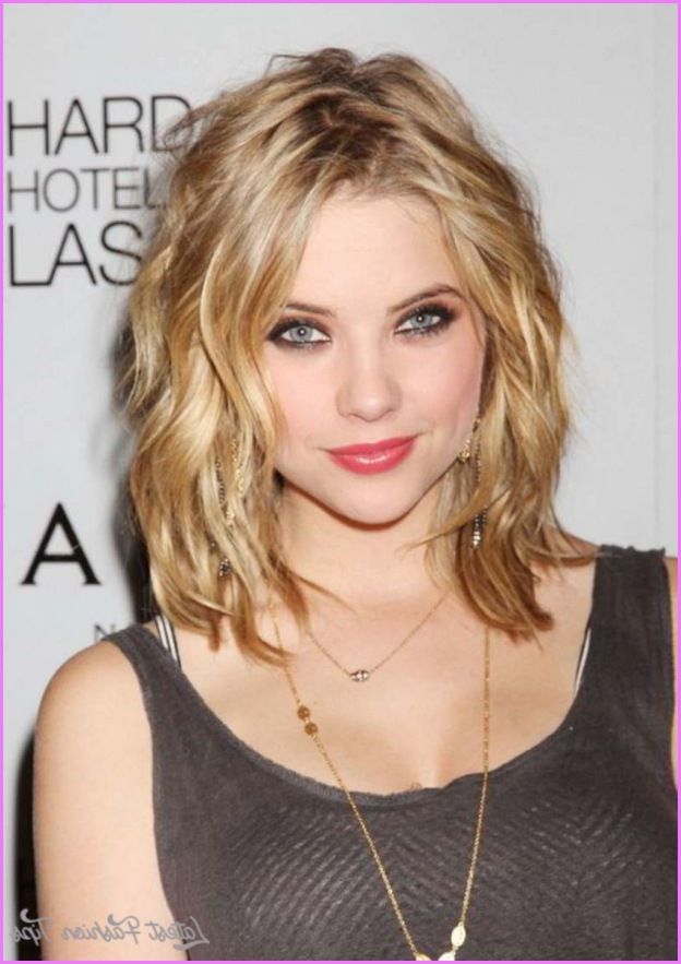 2020 Shag Hairstyles With Messy Wavy Bangs Within Medium Messy Bob Hairstyles – Latestfashiontips (View 17 of 20)