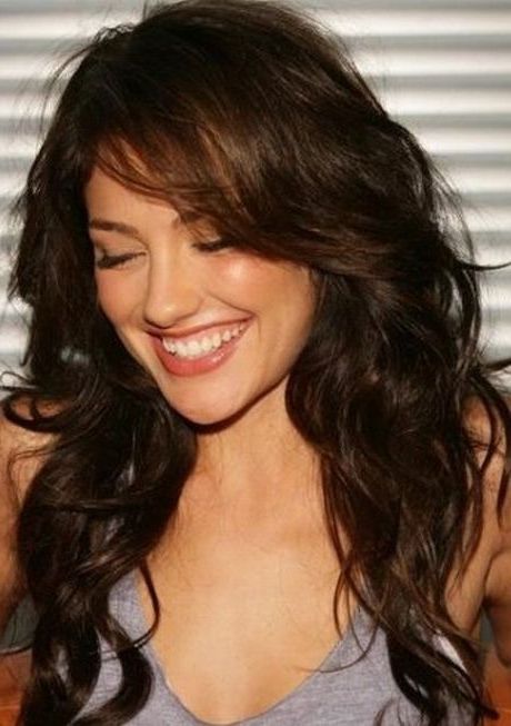 2020 Wavy Hairstyles With Layered Bangs Pertaining To Pin On Hair Cuts (View 13 of 20)