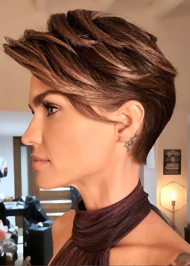 Favorite Long Pixie Haircuts With Soft Feminine Waves Pertaining To 31 Hottest Short Messy Pixie Haircuts For Stylish Woman (View 5 of 20)