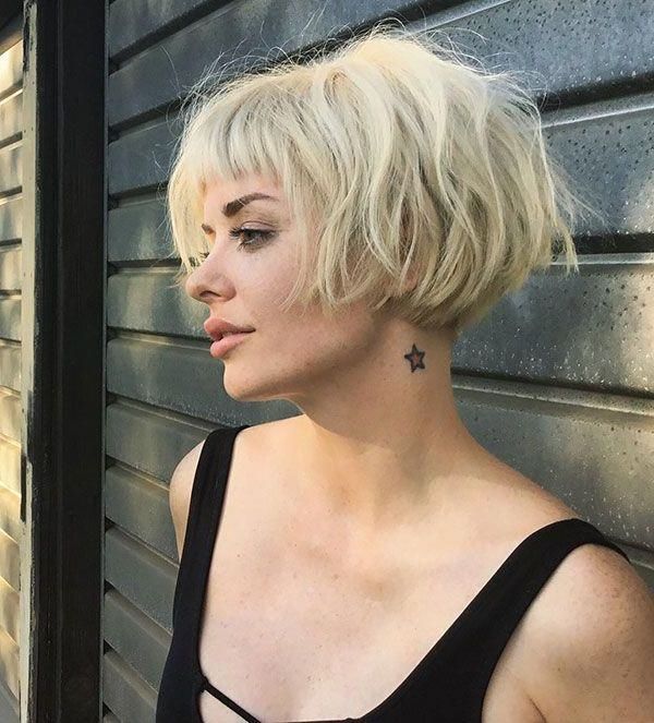 Trendy Short Wavy Bob Hairstyles With Bangs And Highlights For Short French Bob Blonde Color #shortbob (View 14 of 20)