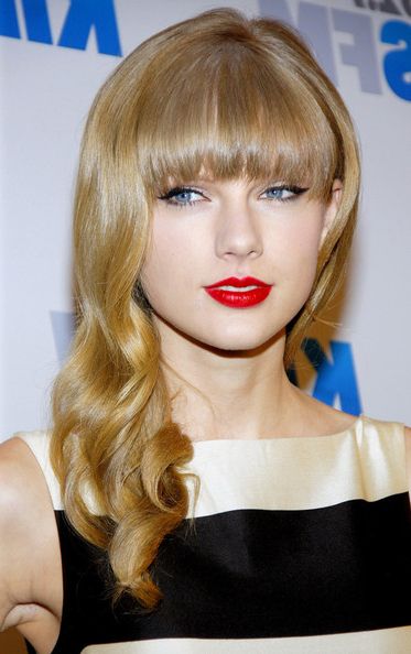 Trendy Soft Waves And Blunt Bangs Hairstyles With Regard To Steal Her Hairstyles: Taylor Swift's Bangs – Pretty Designs (View 1 of 20)