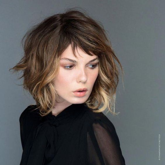 Wavy Bob Hairstyle With Side Bangs – Short Haircut Styles 2021 Intended For Best And Newest Very Short Wavy Hairstyles With Side Bangs (View 6 of 20)