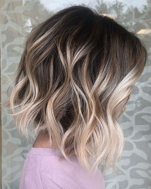 10 Élégant Court Coiffures Ondulées Avec Trendy Balayage – Votre Coiffure |  Idee Per Capelli, Decolorazione Capelli, Colori Capelli Castani With Short Hair Hairstyles With Blueberry Balayage (View 10 of 20)