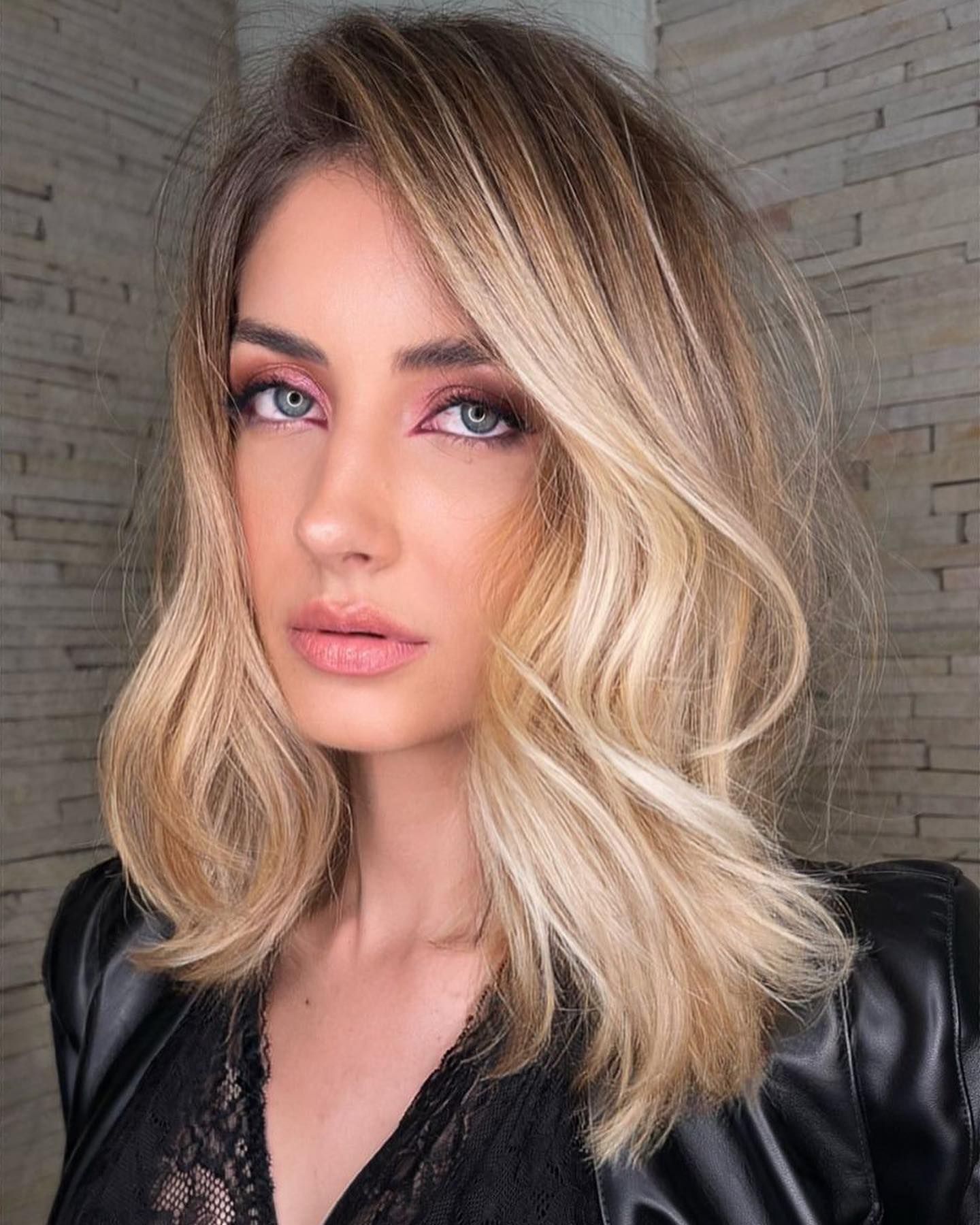 15 Show Stopping Deep Side Part Hairstyles For 2022 In Messy Bob Hairstyles With A Deep Side Part (View 13 of 20)