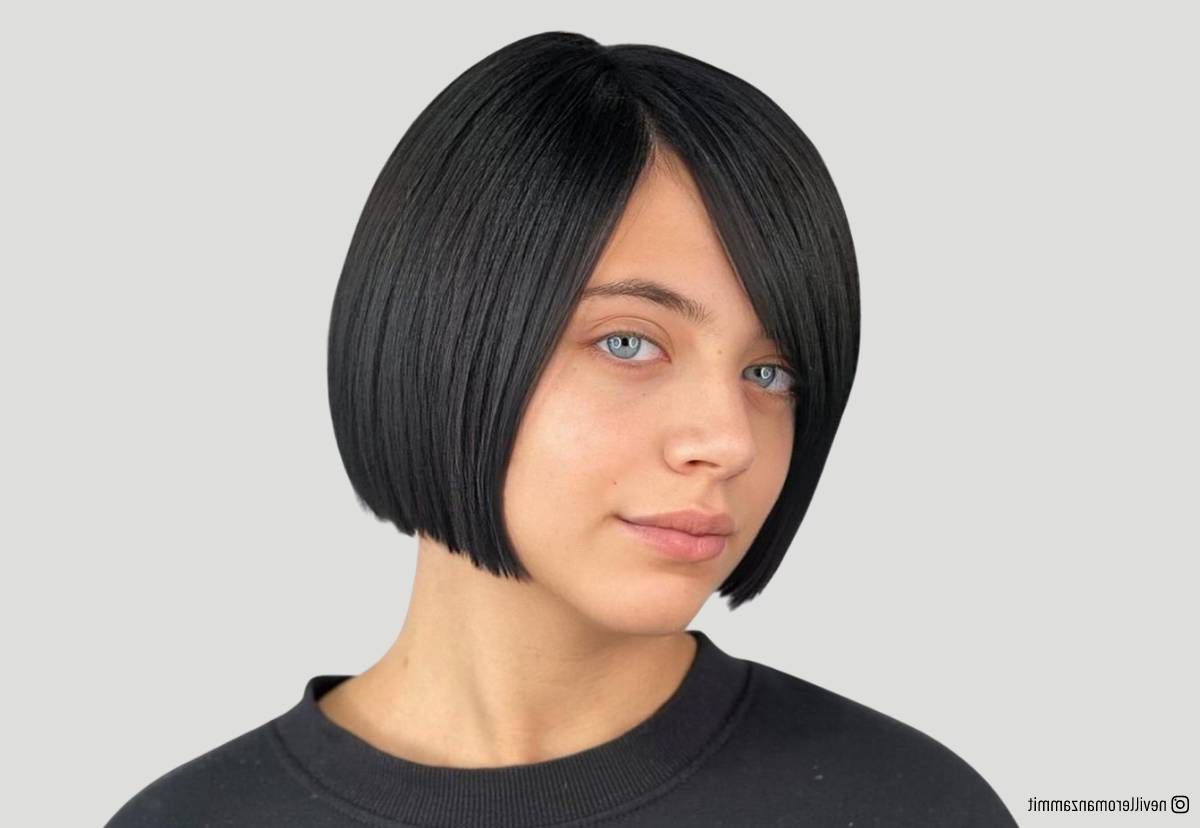 17 Blunt Cut, Side Part Bob Haircuts For A Sleek Look With Regard To Side Parted Blunt Bob Hairstyles (View 1 of 20)