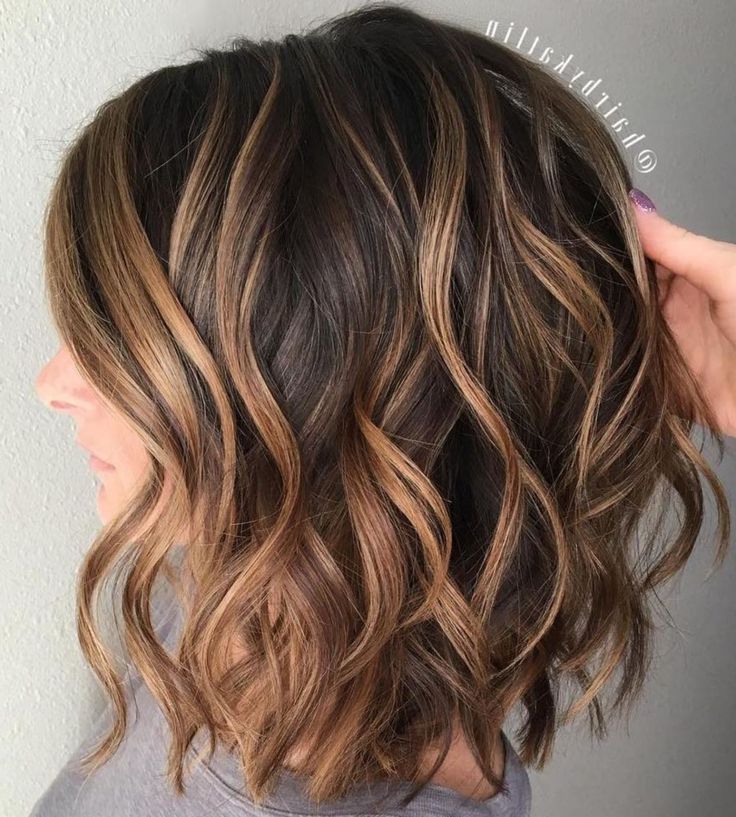 2018 Wavy Lob Haircuts With Caramel Highlights Pertaining To 50 Gorgeous Wavy Bob Hairstyles With An Extra Touch Of Femininity (View 6 of 20)