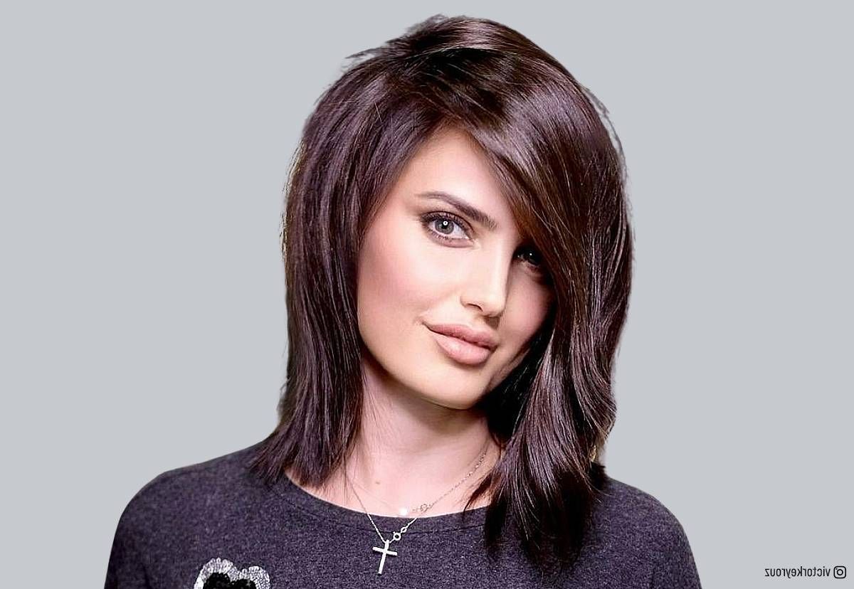 21 Medium Layered Haircuts With Side Bangs For A Chic Combination Intended For Layered And Side Parted Hairstyles For Short Hair (Gallery 19 of 20)