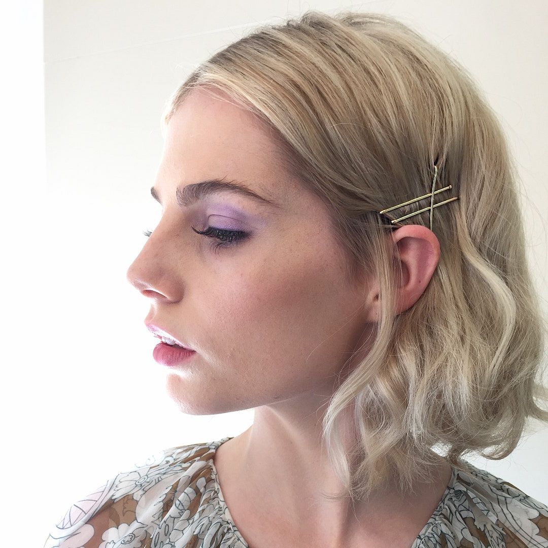 25 Bobby Pin Hairstyles You Haven't Tried But Should | Glamour Inside Brush Up Hairstyles With Bobby Pins (View 4 of 20)