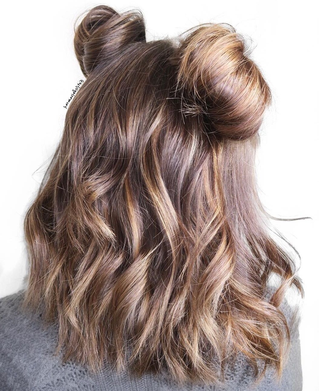 25 Must Try Medium Length Layered Haircuts For 2022 Pertaining To Most Up To Date Layered Medium Length Hairstyles With Space Buns (View 4 of 20)