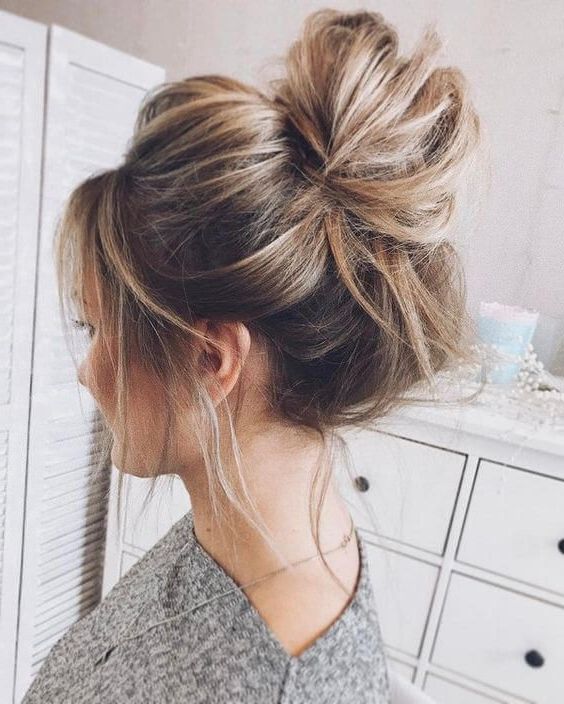 50 Chic Messy Bun Hairstyles (Gallery 4 of 20)