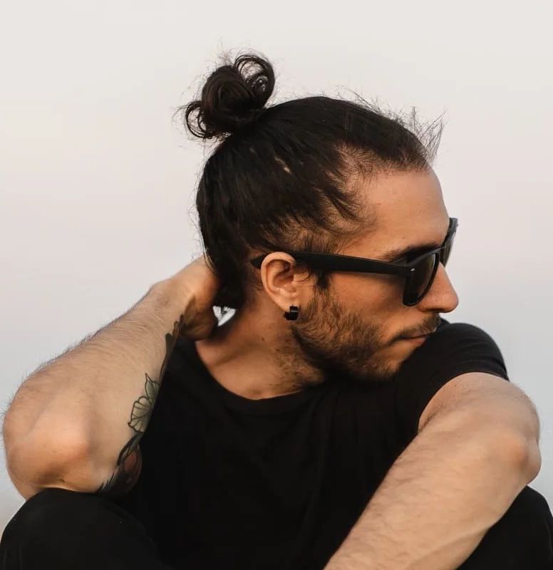 65 Modern Top Knot Hairstyles For Men (2022 Trends) • Machohairstyles Pertaining To Well Liked Medium Length Wavy Hairstyles With Top Knot (View 12 of 20)