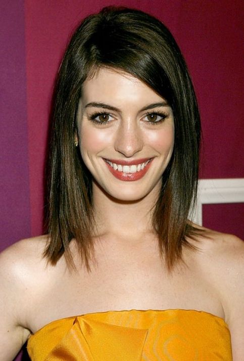 Fashionable Lob Hairstyle With Side Swept Bangs For Women – Hairstyles  Weekly With Regard To Side Pinned Lob Hairstyles (View 1 of 20)