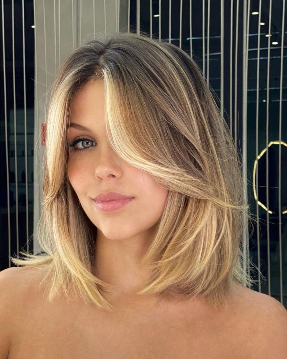 22 Bob & Lob Haircuts To Crush On – Yesmissy Regarding Famous Stunning Messy Lob With Money Pieces (View 8 of 20)