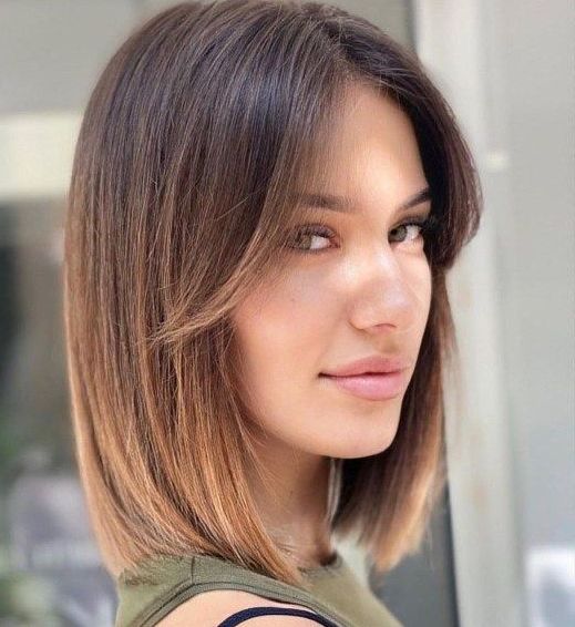 22 Stylish And Catchy Bobs With Side Bangs – Styleoholic For 2019 Medium Bob With Long Parted Bangs (Gallery 5 of 20)