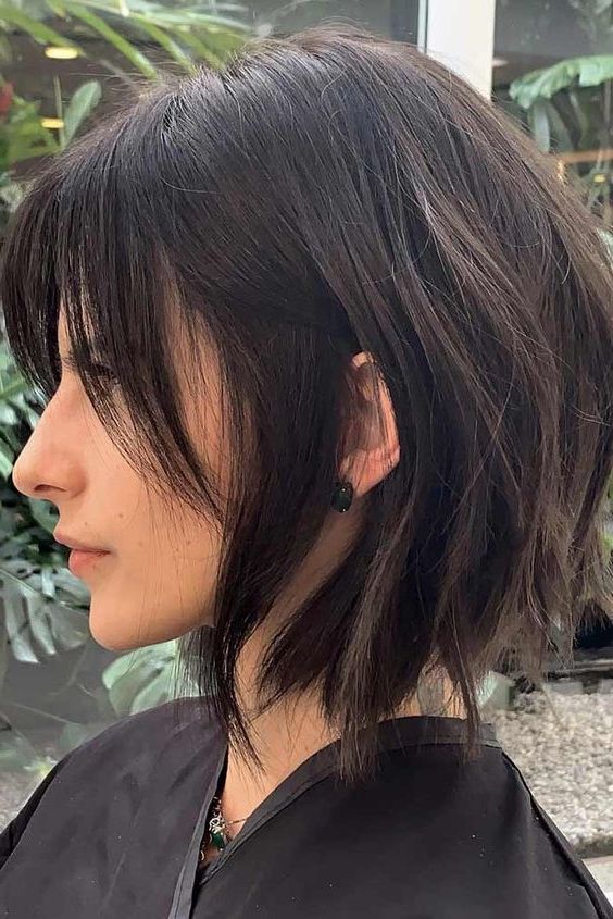 25 Edgy Short Bobs And Ways To Style Them – Styleoholic With Regard To 2018 Edgy Blunt Bangs For Shoulder Length Waves (View 11 of 15)