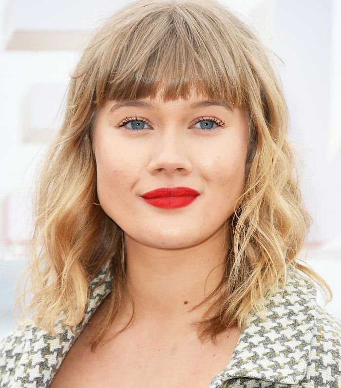 30 Mid Length Haircuts With Fringe Bangs That Balance Edge And Elegance In Most Up To Date Shoulder Grazing Mullet With Choppy Bangs (View 8 of 15)