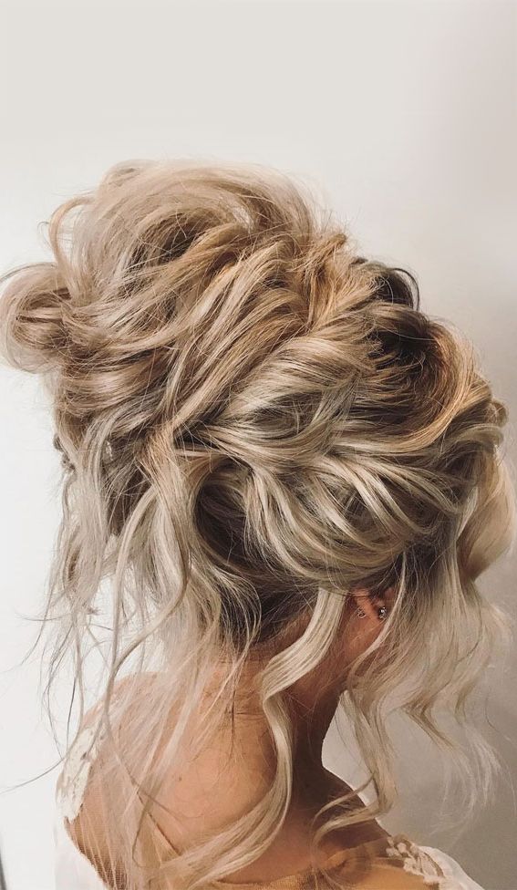 32 Classy, Pretty & Modern Messy Hair Looks : Sexy Romantic Bun For Favorite Messy Updo For Long Hair (Gallery 12 of 15)