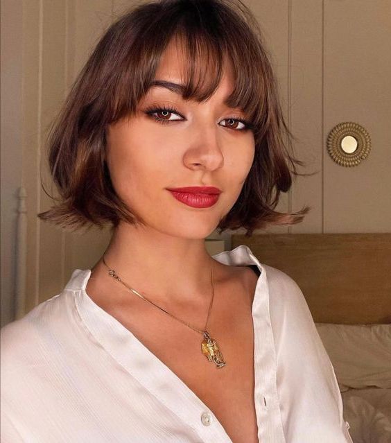 96 Coolest Short Bob Haircuts With Bangs – Styleoholic Throughout Newest Edgy Blunt Bangs For Shoulder Length Waves (Gallery 6 of 15)