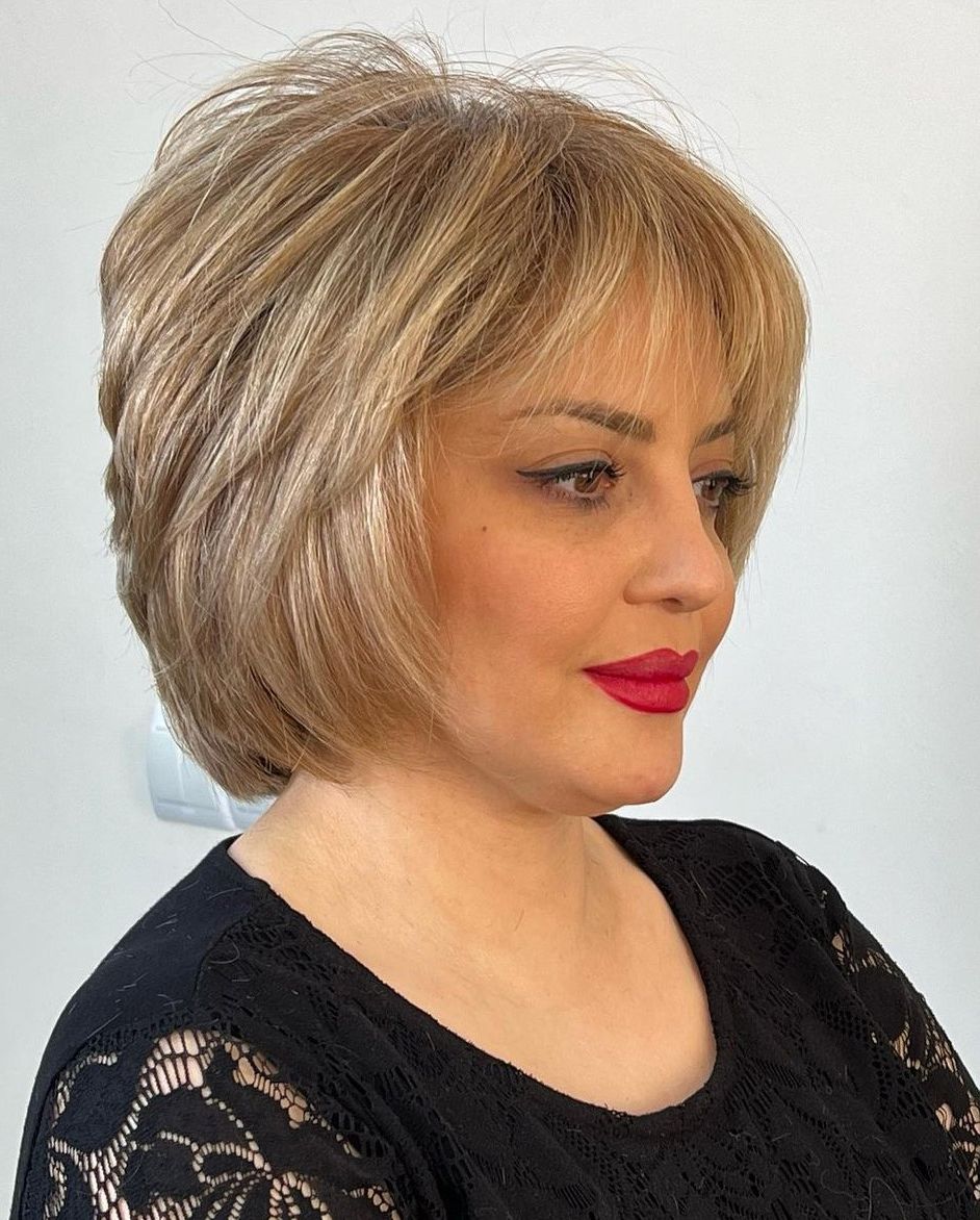 Current Collarbone Razored Feathered Bob Regarding Soft And Airy Feathered Bob Hairstyles For 2023 – The Right Hairstyles (View 11 of 20)
