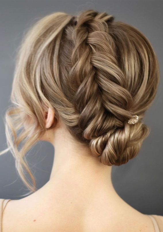 Famous Elegant Braided Halo In 39 The Most Romantic Wedding Hair Dos To Get An Elegant Look – Updo For  Bronde (Gallery 6 of 15)