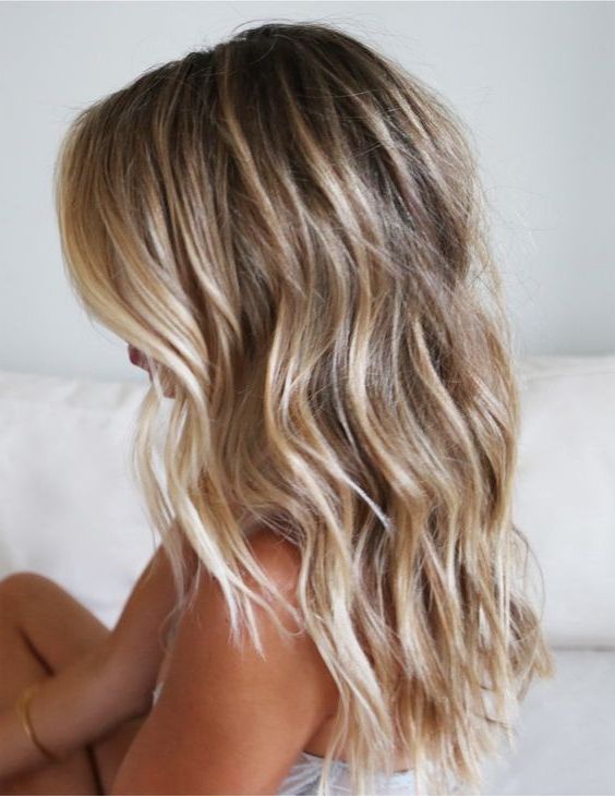 Favorite Medium Length Beach Waves Within 40 Relaxed Beach Wave Hair Ideas For Summer – Styleoholic (View 10 of 20)