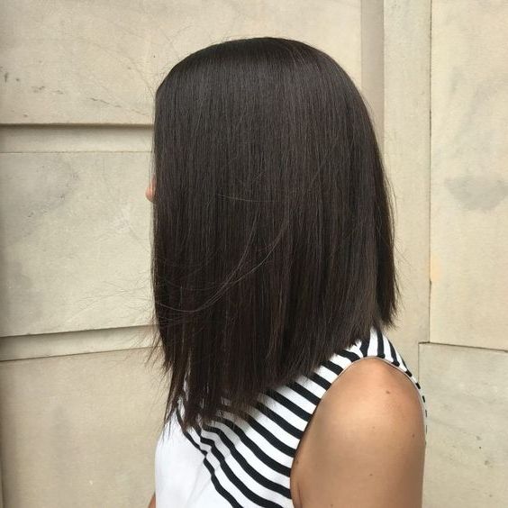 Favorite Straight Layered Lob In 22 Bob & Lob Haircuts To Crush On – Yesmissy (View 16 of 20)