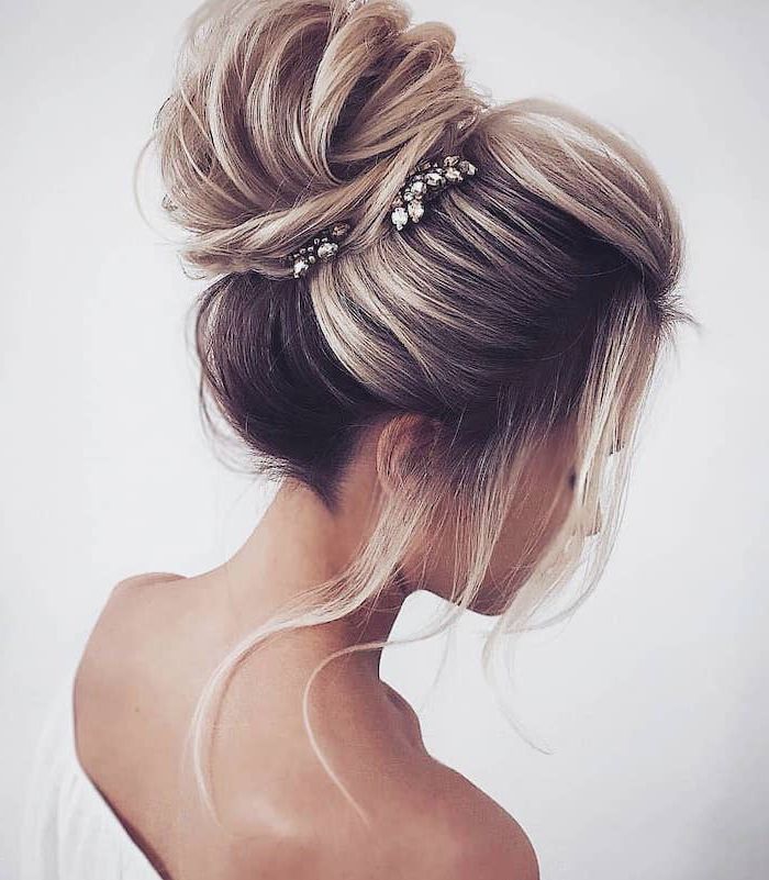 Newest Messy Chignon With Highlights With Messy Bun Brown Hair Blonde Highlights Small Hair Accessory Wedding Hairstyles For Medium Hair White Back… (View 3 of 15)