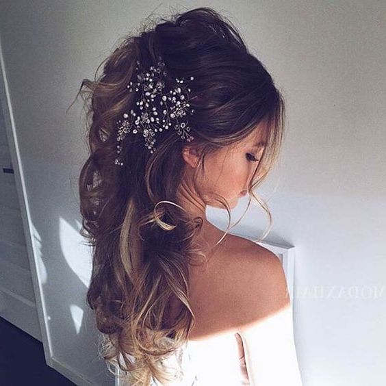 Preferred Massive Wedding Hairstyle With 41 Trendy And Chic Messy Wedding Hairstyles – Weddingomania (Gallery 9 of 15)