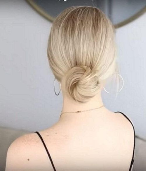Recent Low Bun For Straight Hair In 5 Easy Low Bun Hairstyles (how To Do) (Gallery 4 of 15)