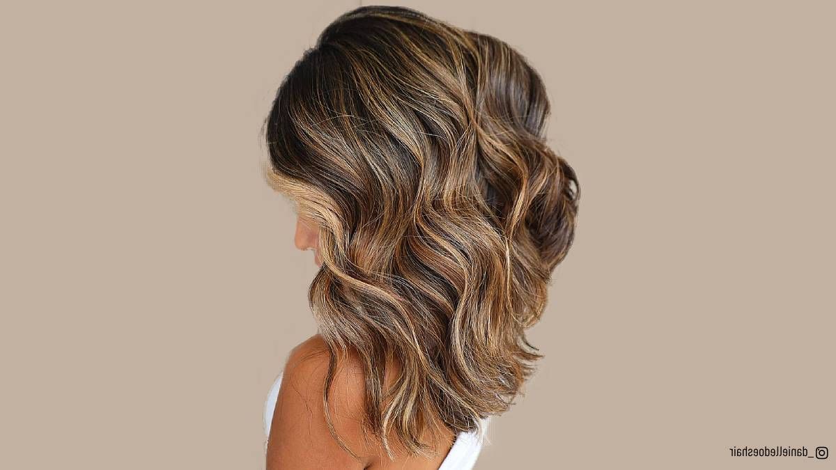 Well Known Lob Hairstyle With Warm Highlights Pertaining To 50 Best Caramel Highlight Ideas For Every Skin Tone (Gallery 15 of 20)
