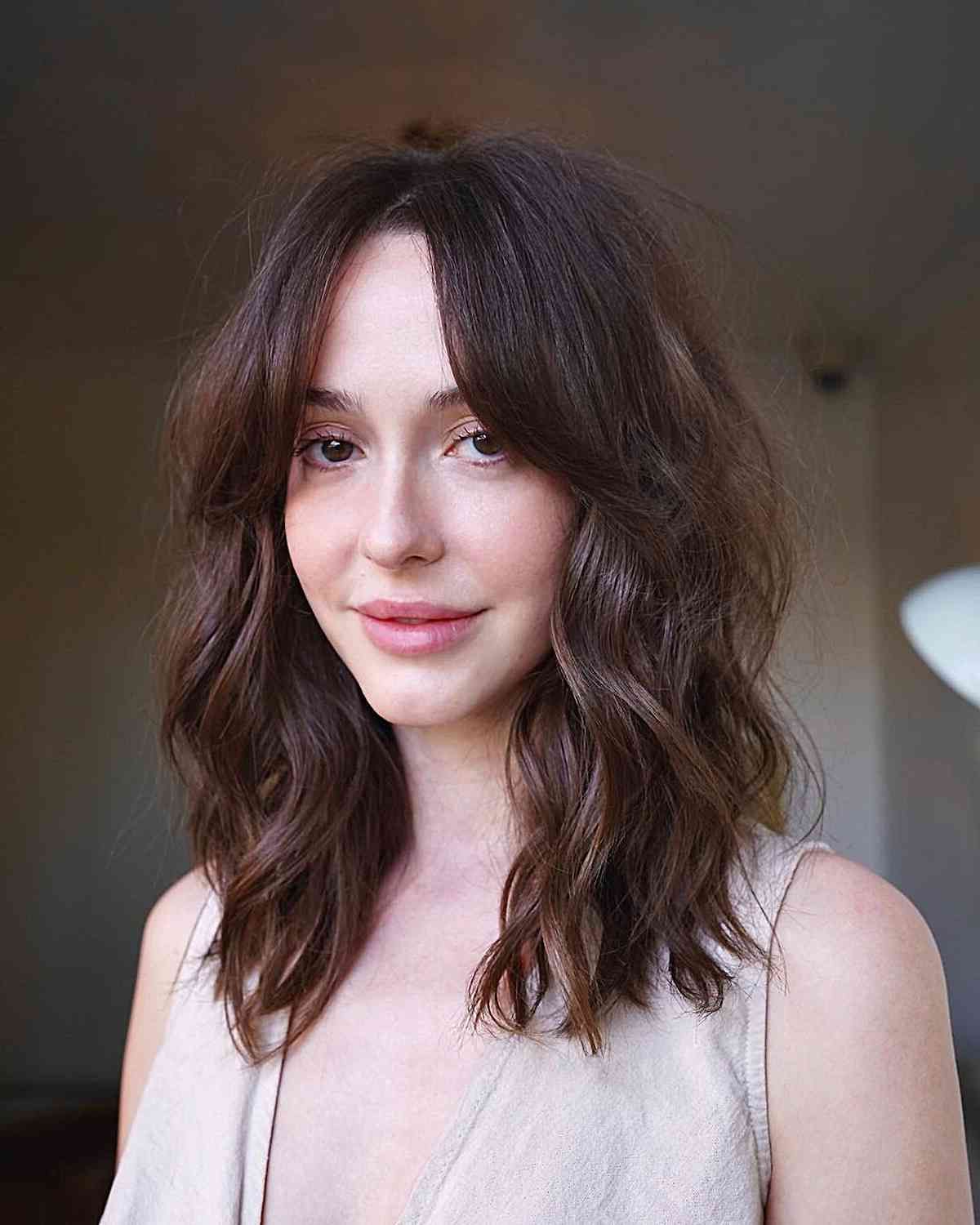 Well Known Loose Waves With Unshowy Curtain Bangs For Pairing Curtain Bangs With Wavy Hair? 22 Best Ways To Do It (Gallery 7 of 15)