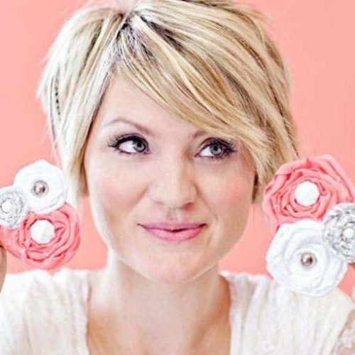 Simple Short Haircuts For Round Faces (Photo 13 of 20)