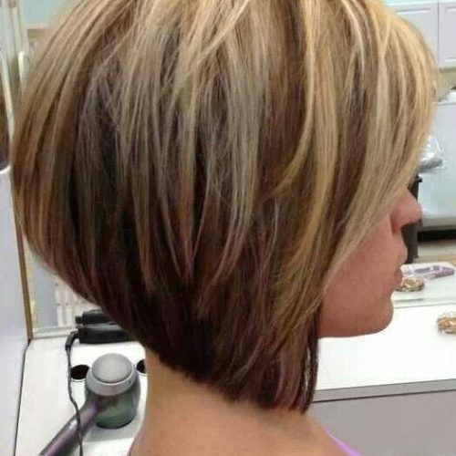 Low Maintenance Short Haircuts For Round Faces (Photo 16 of 20)