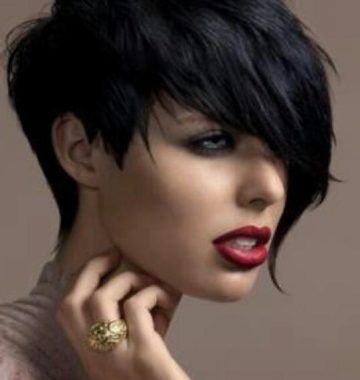 Edgy Short Haircuts for Round Faces