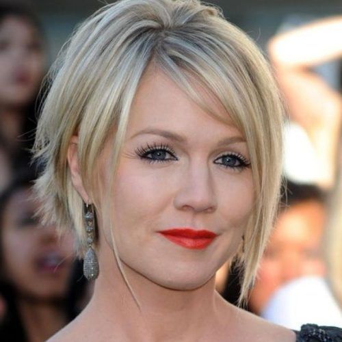 Short Hairstyles For Women In Their 40S (Photo 10 of 20)