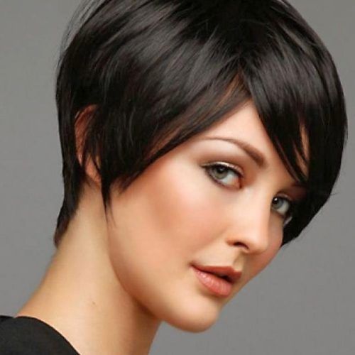 Short Hairstyles For Big Cheeks (Photo 17 of 20)