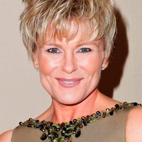 Short Hairstyles For Long Faces Over 40 (Photo 14 of 15)