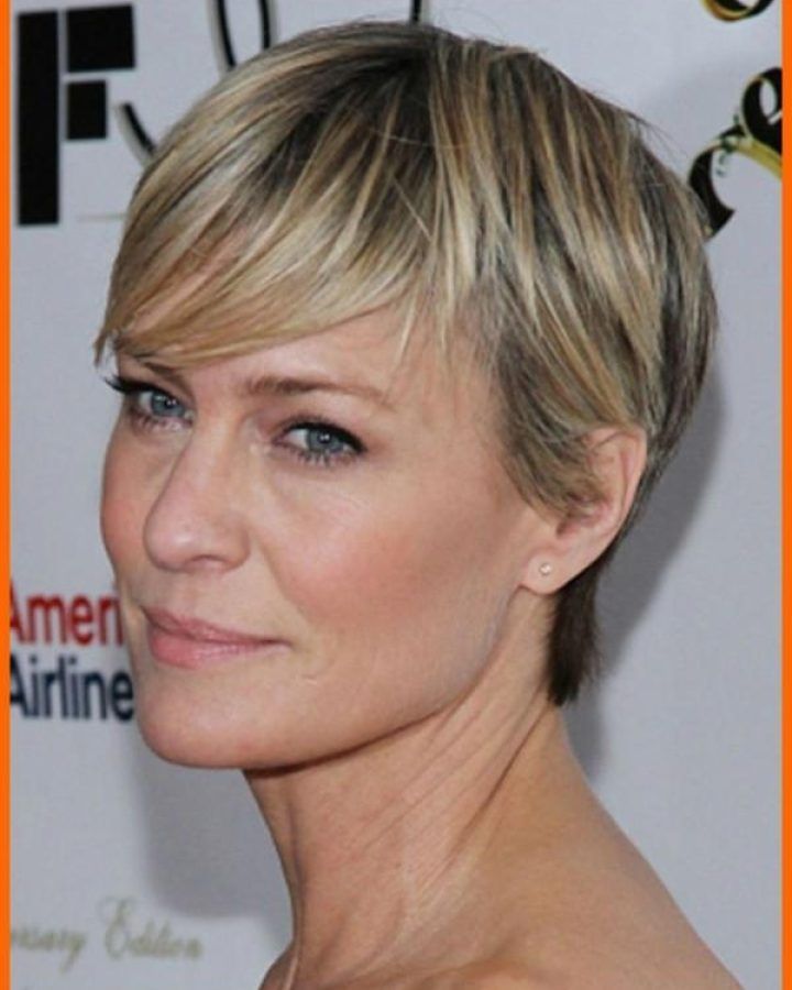 2024 Popular Short Hairstyles for Women Over 40 with Fine Hair