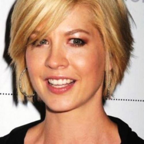Short Hairstyles For Fine Hair And Oval Face (Photo 12 of 15)