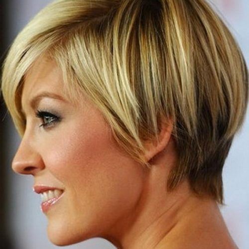 Short Hairstyles For Oval Face Thick Hair (Photo 3 of 20)
