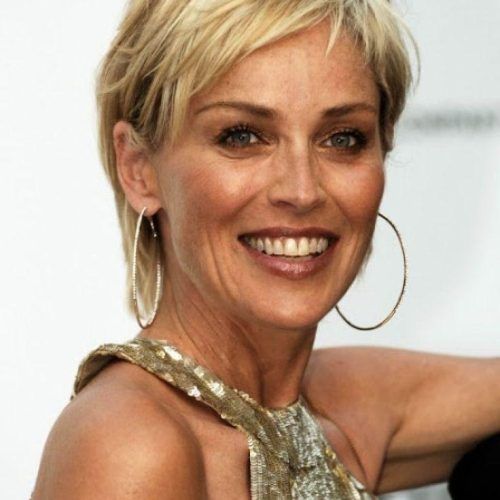 Short Hairstyles For Over 40 Year Old Woman (Photo 14 of 15)