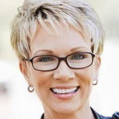 Short Hairstyles For Ladies With Glasses (Photo 7 of 20)