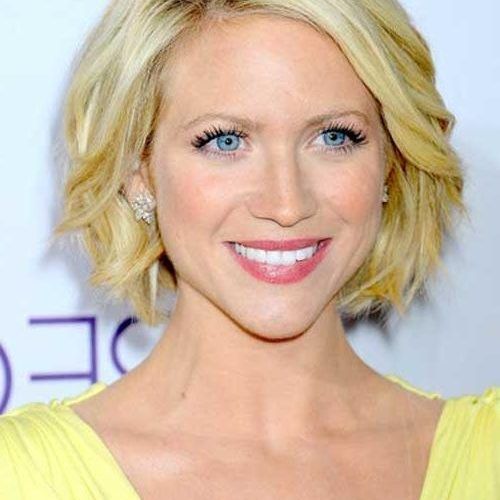 Cute Celebrity Short Haircuts (Photo 12 of 20)